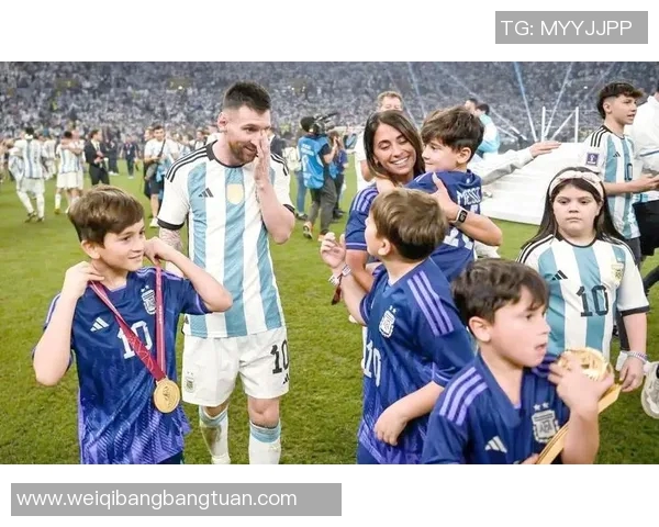 梅西与足球明星们的精彩合照回顾展现球场上的友谊与荣耀